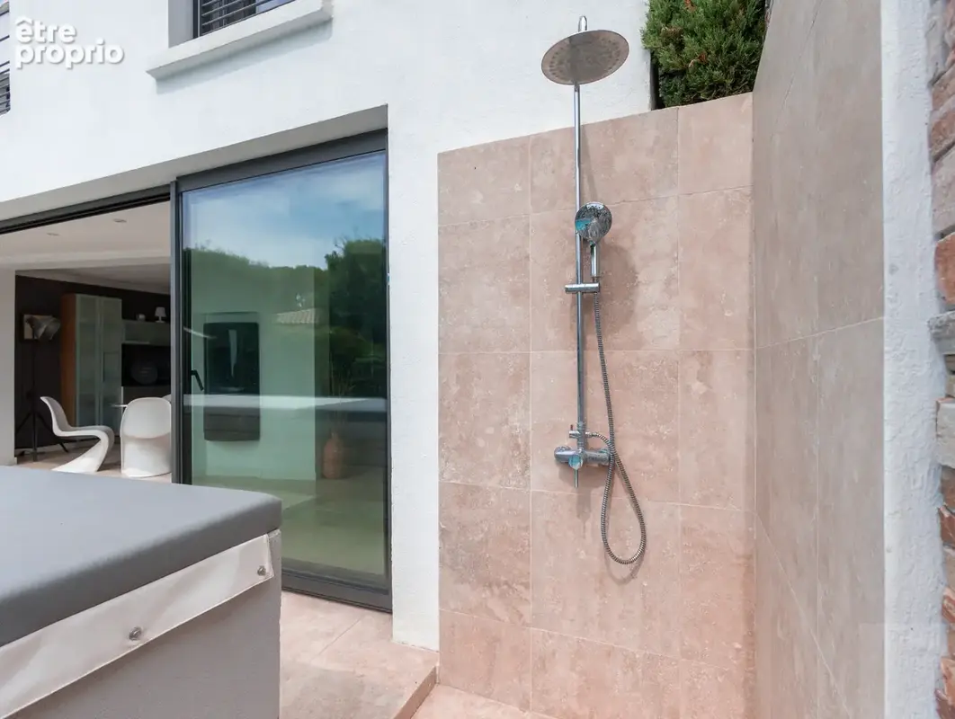 Sanary-sur -mer  / quartier beaucours - villa de 170 m2 avec piscine - photo 27