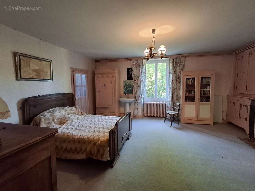 Charmante maison familiale de bonne taille à moderniser plus grange et autres dépendances - photo 6
