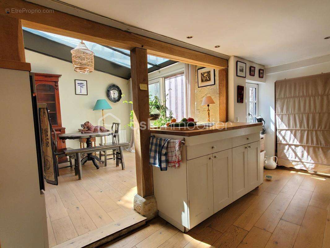 Bien RARE - Maison au Cœur du village de Cormeilles avec espace extérieur - photo 6