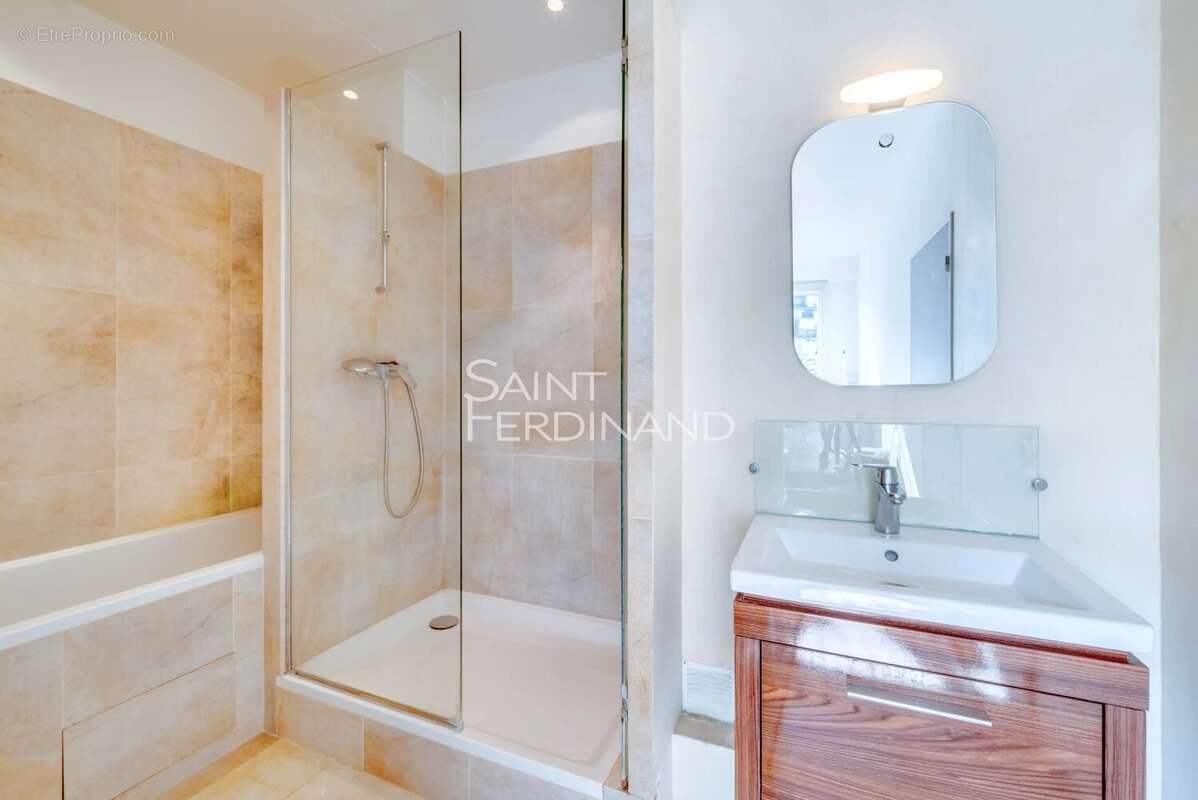 Appartement à NEUILLY-SUR-SEINE