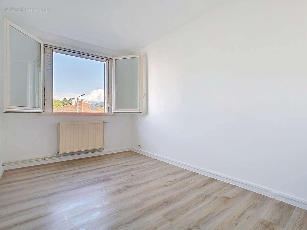 Appartement à SAINT-MARTIN-D'HERES