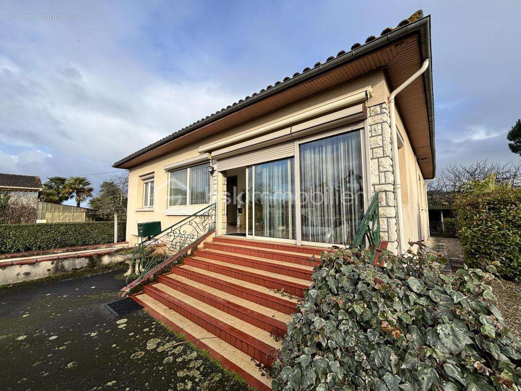 Maison à POMMEVIC