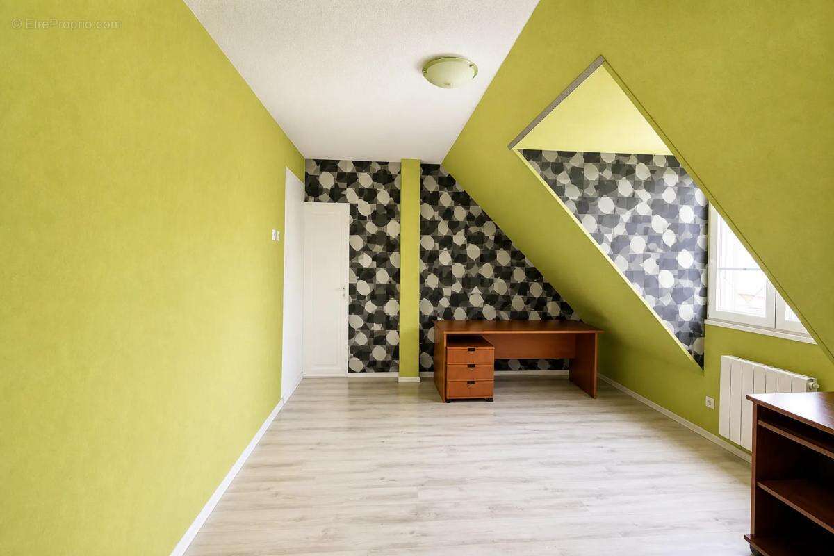 Maison 6 pièces de 187 m² avec appt indép., véranda, garages - photo 17