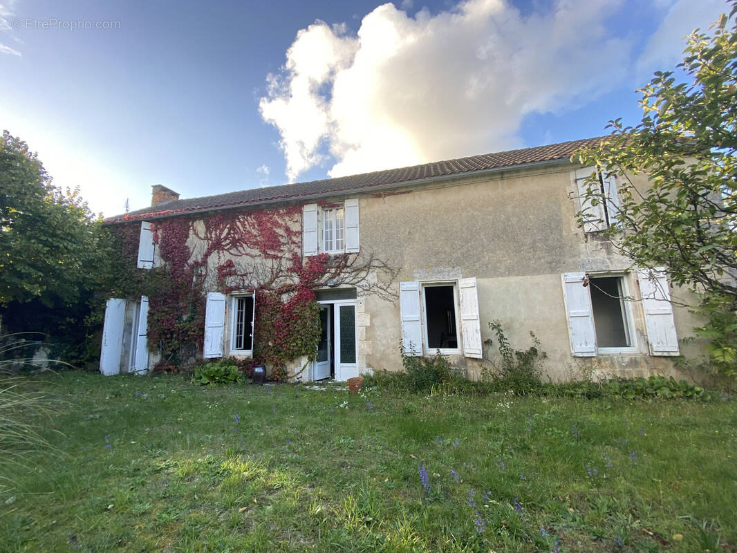 Maison à SAINT-YRIEIX-SUR-CHARENTE