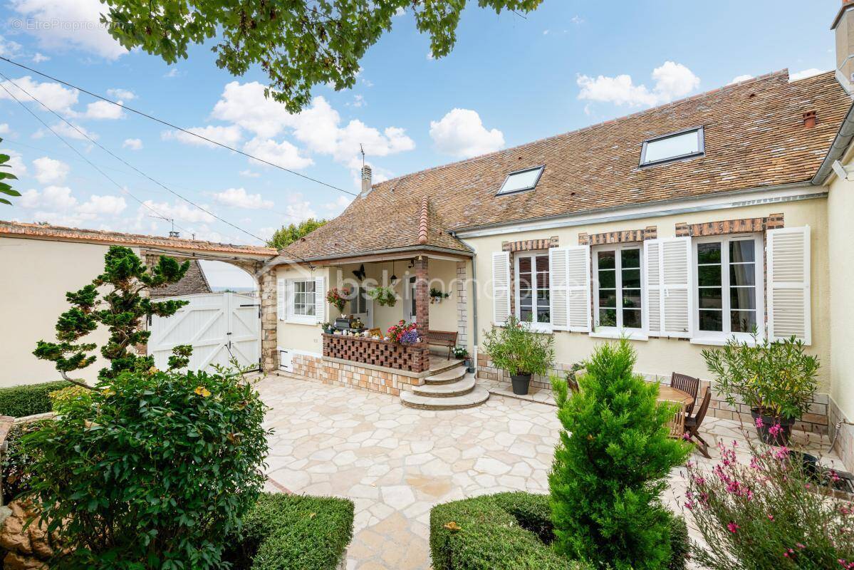 Maison à COURLON-SUR-YONNE