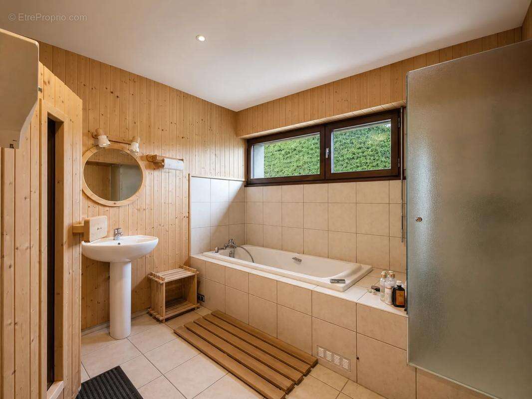 Maison d'architecte 7 pièces de 190 m² à Alby-sur-Chéran - photo 8