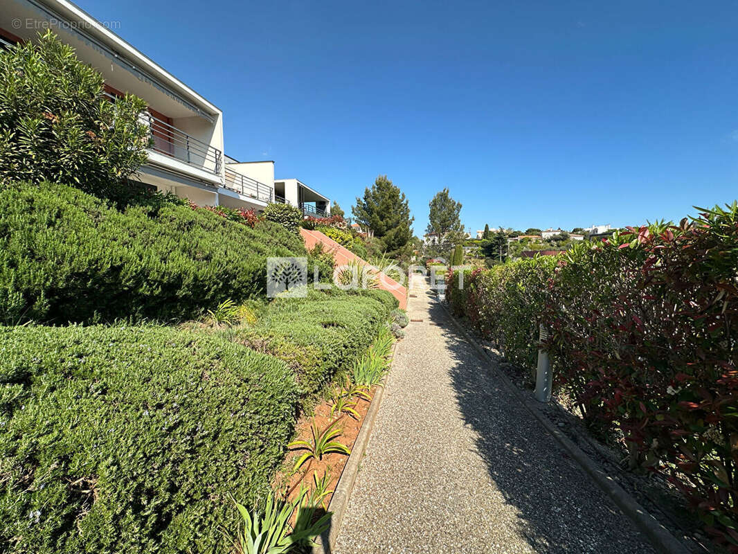 Appartement à SAINT-LAURENT-DU-VAR