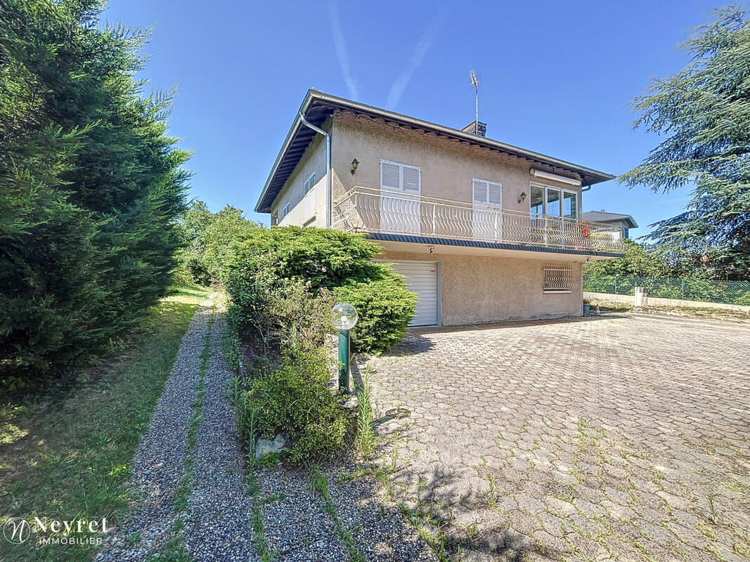 Maison à CHARLY
