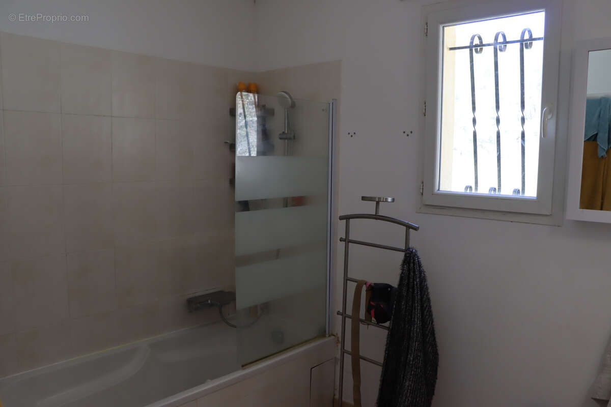 Maison à SAINT-SATURNIN-LES-APT