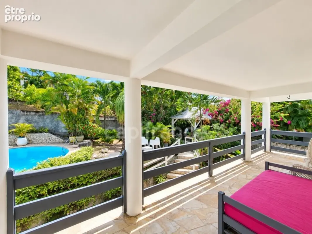 A vendre - Fort de France Quartier Didier -  Villa T6 avec jardin, terrasse, carbet et piscine - photo 22