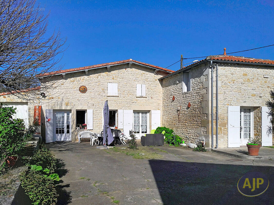 Maison à FLEAC-SUR-SEUGNE