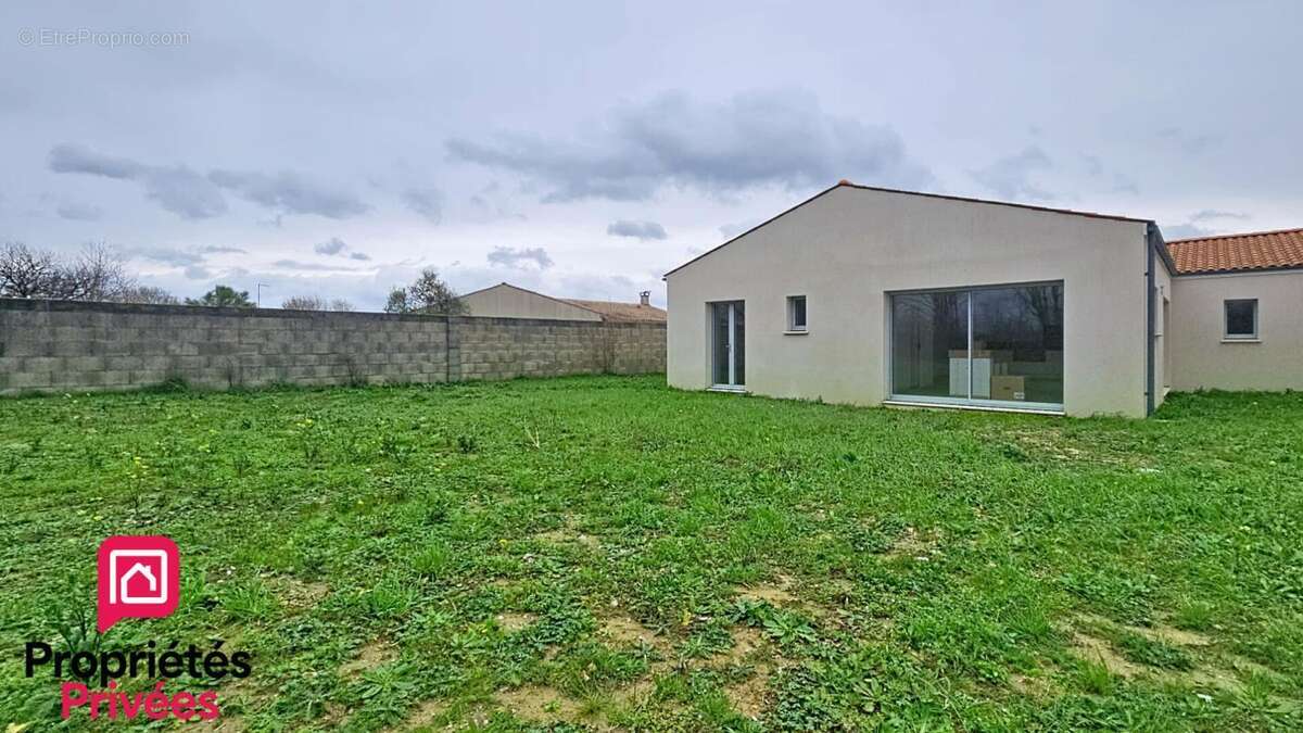 Maison à SAINT-SAUVEUR-D'AUNIS
