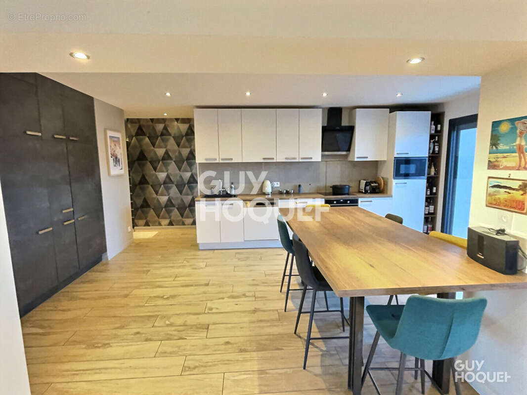 Maison à SAINT-BONNET-DE-MURE