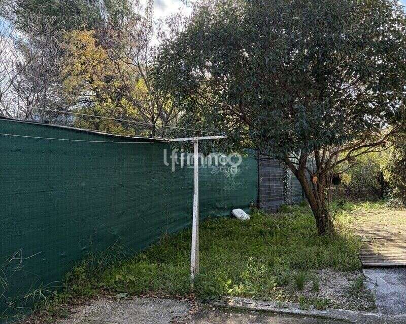 Maison de 101m2 à rénover sur sa parcelle de 500m2 - St Menet 13 - photo 11