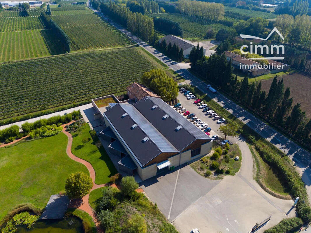 1900 m² à Caumont-Sur-Durance  - photo 2