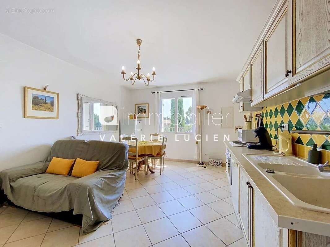 Appartement lumineux avec vue sur la piscine dans une résidence sécurisée - photo 4