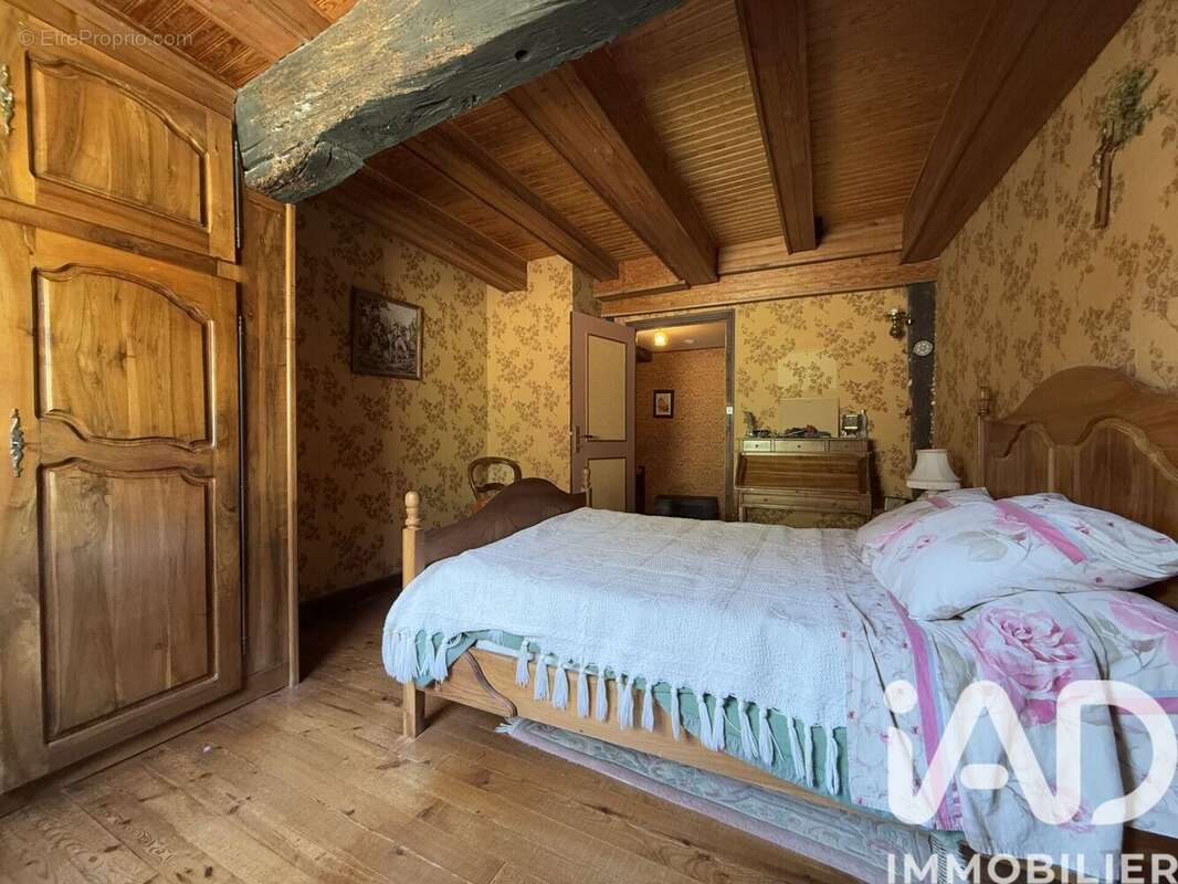 Maison 227 m² à Sauveterre-De-Rouergue  - photo 8
