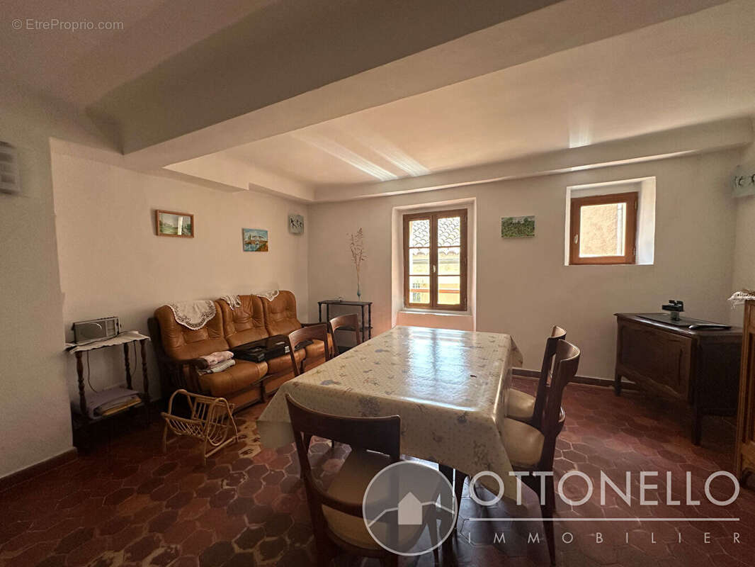 Maison à ROQUEBRUNE-SUR-ARGENS