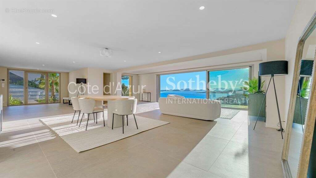 Maison à LES ISSAMBRES