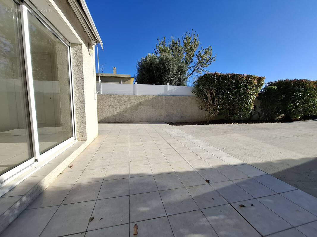 Maison à VALERGUES