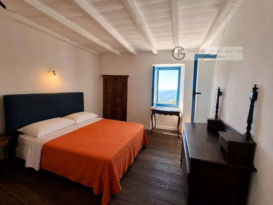 T3 de caractère au cœur d'un village corse - photo 5