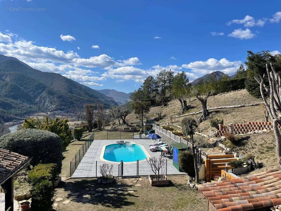 Maison à PUGET-THENIERS