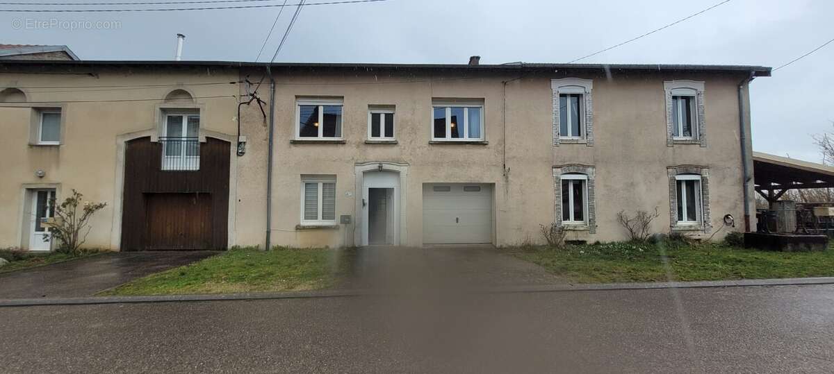 Maison à BRIN-SUR-SEILLE