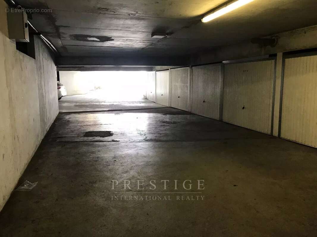 Juan les pins, murs à vendre avec garage - photo 12