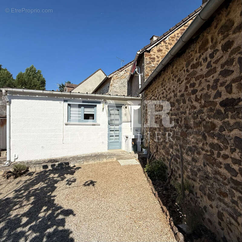 Charmante maison en pierre avec cour à Moitron-sur-Sarthe réf: F15496 - photo 3