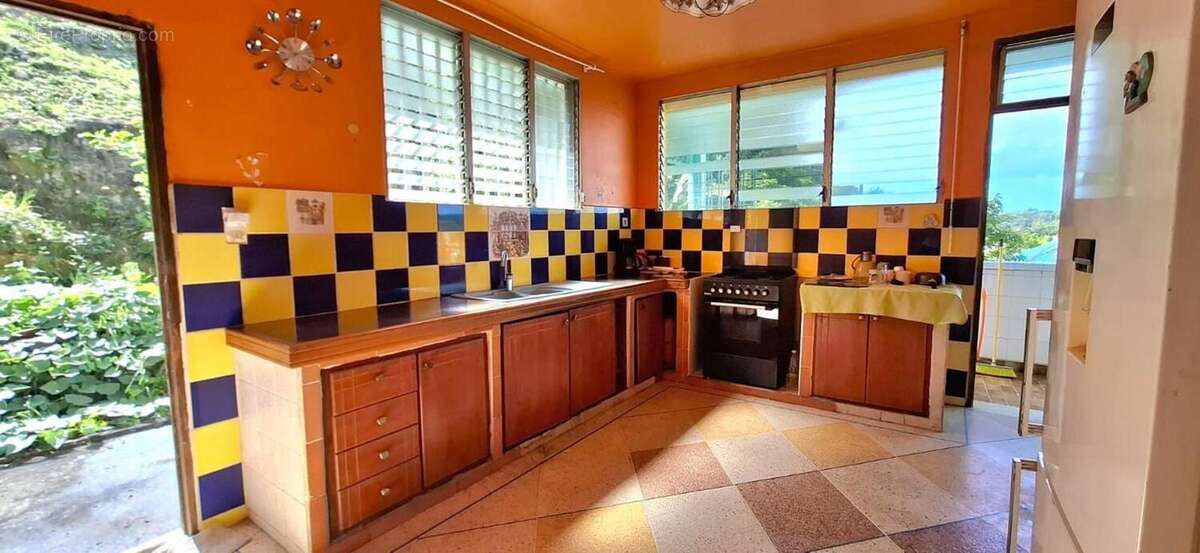 Maison à LES ABYMES