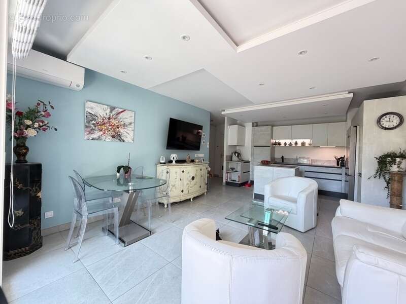 Appartement à VILLENEUVE-LOUBET