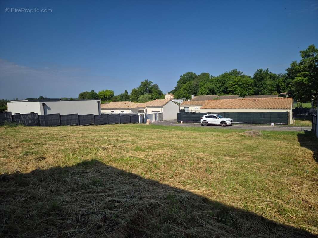 Terrain constructible dans petit lotissement, emplacement qualitatif avec vue sur bosquet - photo 5