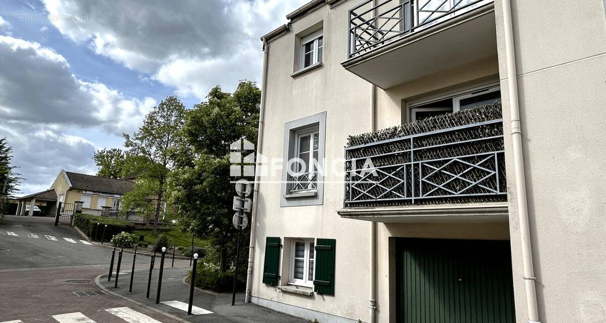 Parking à ROISSY-EN-FRANCE