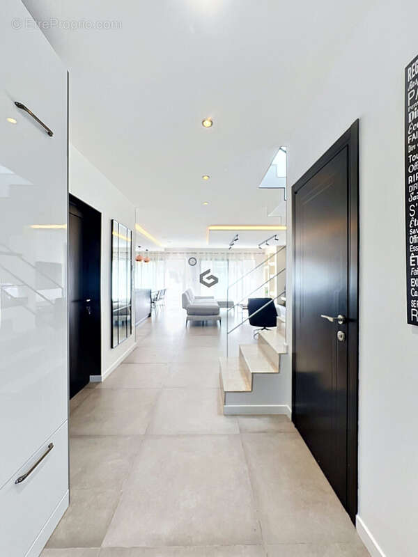 Maison 142 m² à Saint-Thierry  - photo 2