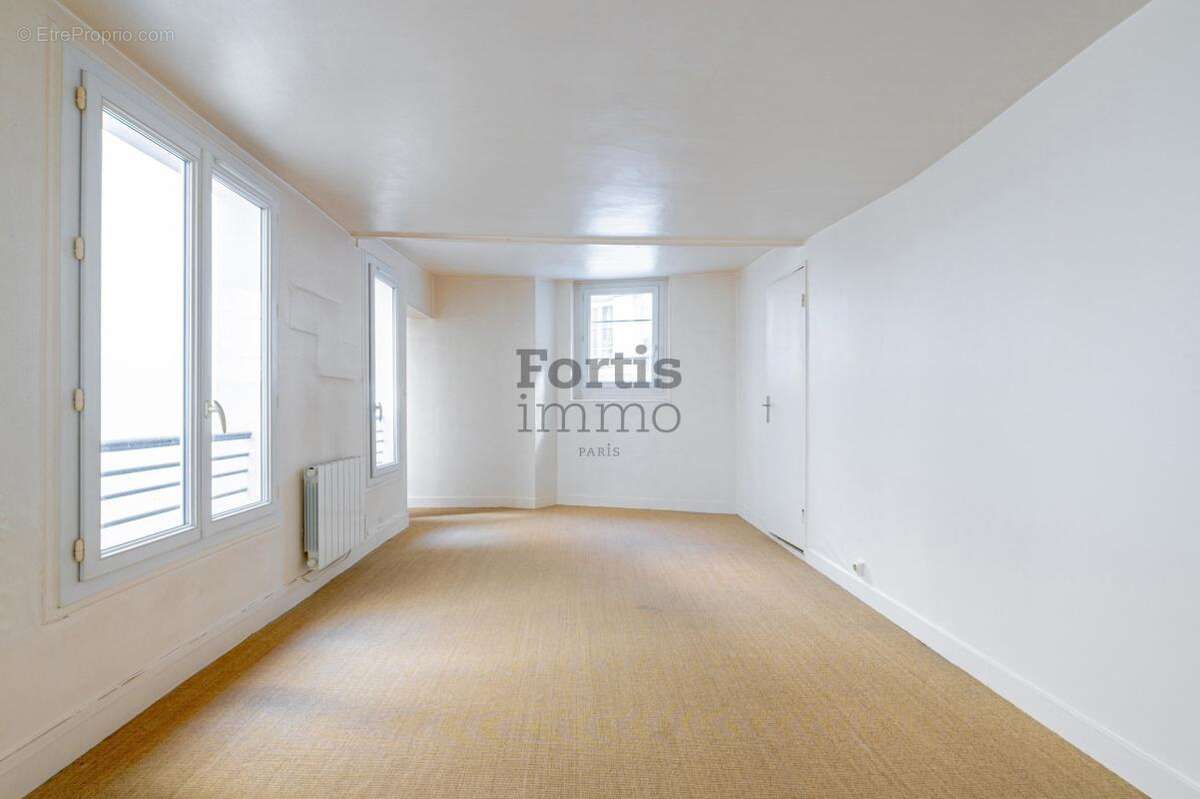 Appartement à PARIS-3E