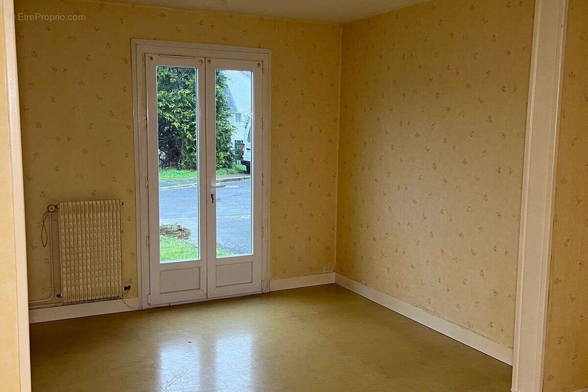 Maison à NOUANS-LES-FONTAINES