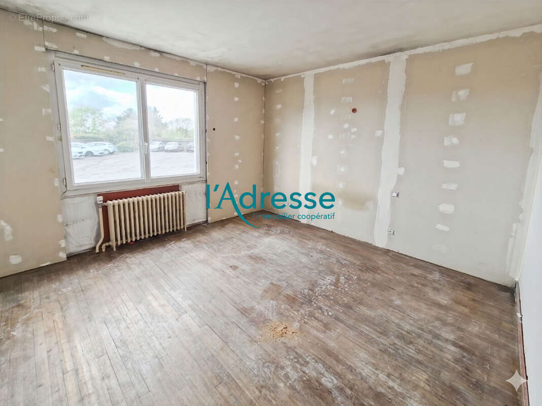 Maison à MONTREVAULT