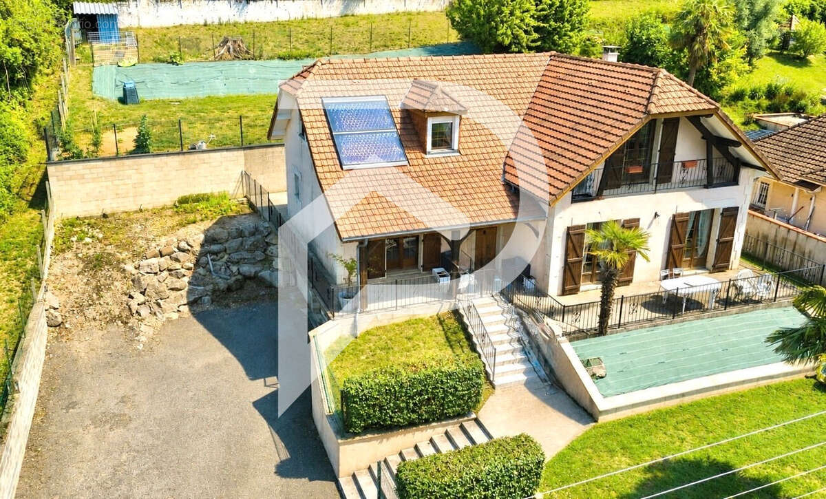 Maison Artix 7 pièces 139 m² - photo 2