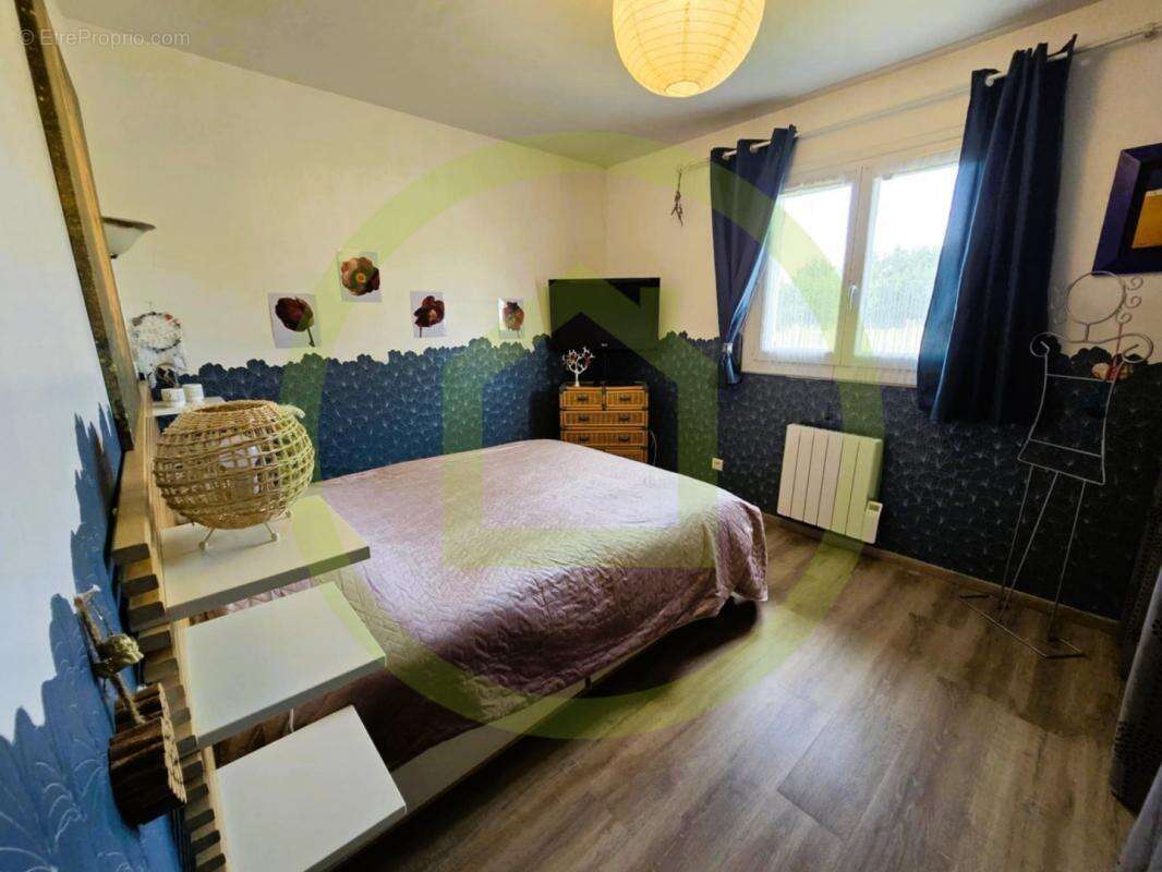 Maison à SAINT-BONNET-SUR-GIRONDE