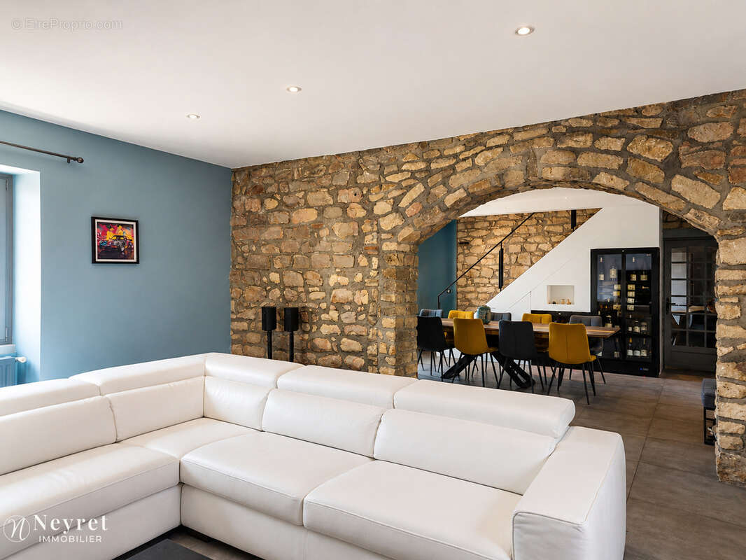 Maison familiale avec piscine, parc paysagé et fort potentiel - photo 13
