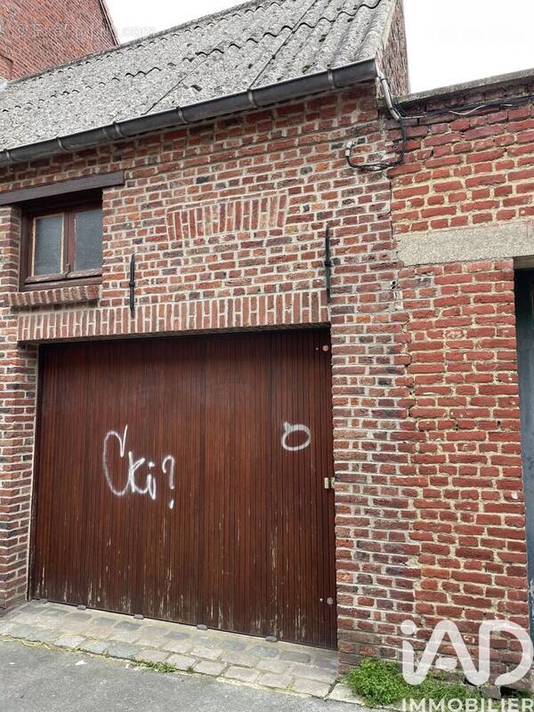 Photo 1 - Parking à HAZEBROUCK