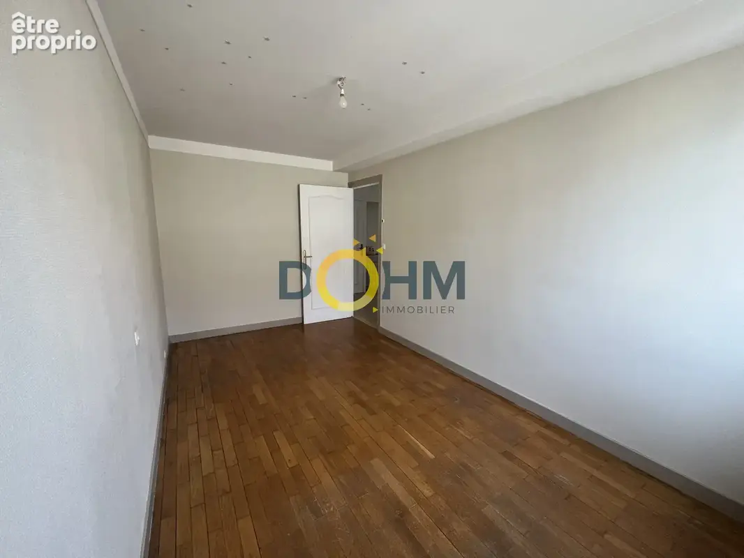 Immeuble de rapport 4 appartements et 4 garages centre st-bonnet-le-chateau - photo 9