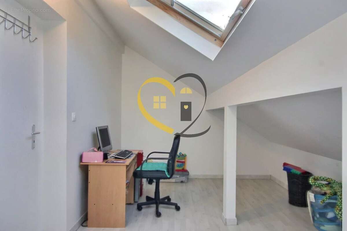 Maison Mehun sur Yèvre  85 m² – 3 chambres – Jardin clos et garage – 122 900 € - photo 9