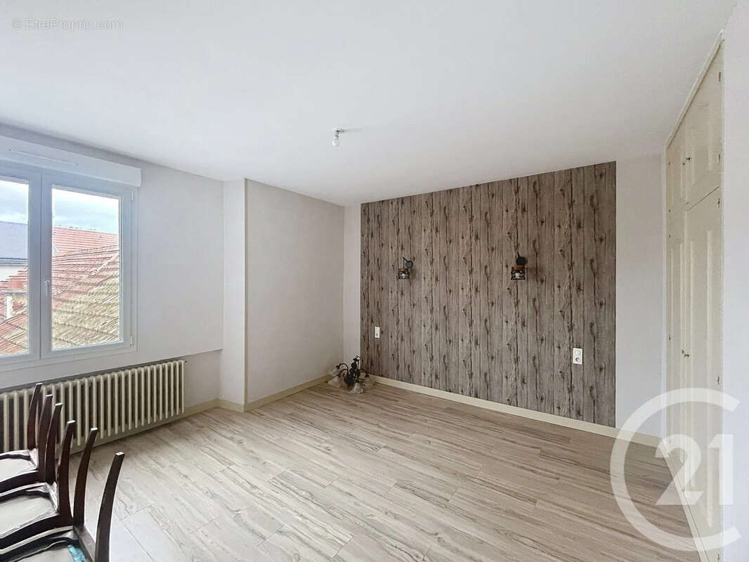 Maison 436 m² à Cuis  - photo 19