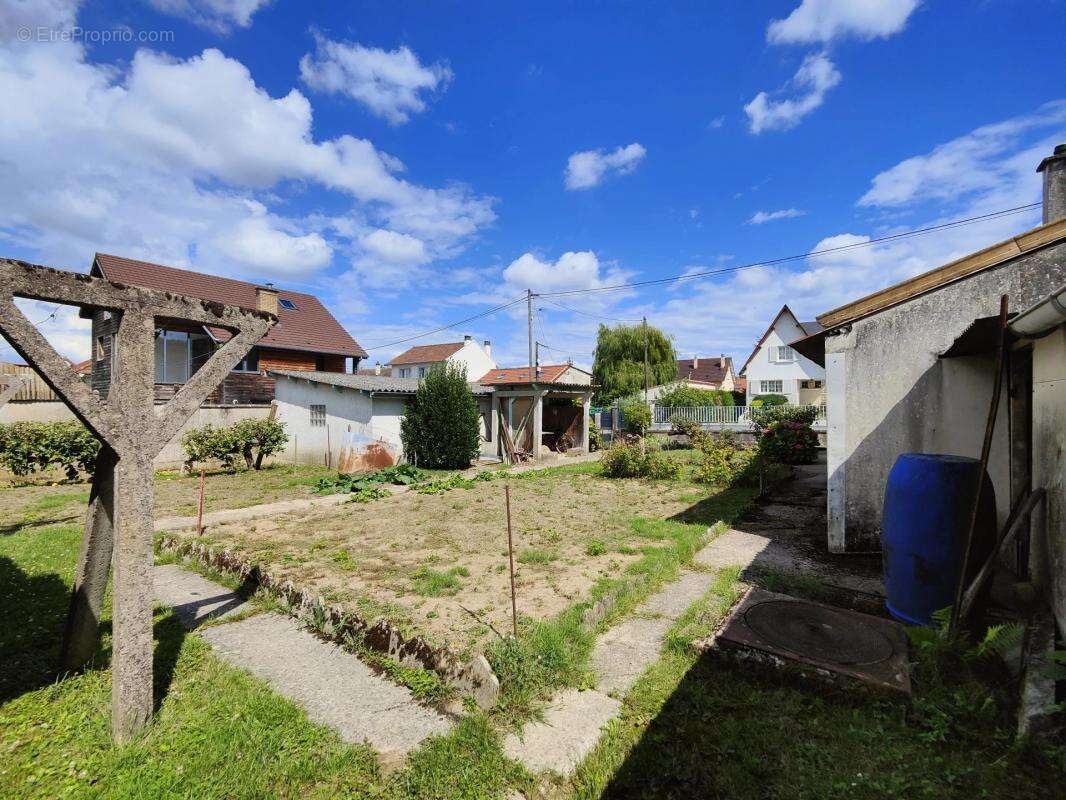 Maison à LES CLAYES-SOUS-BOIS