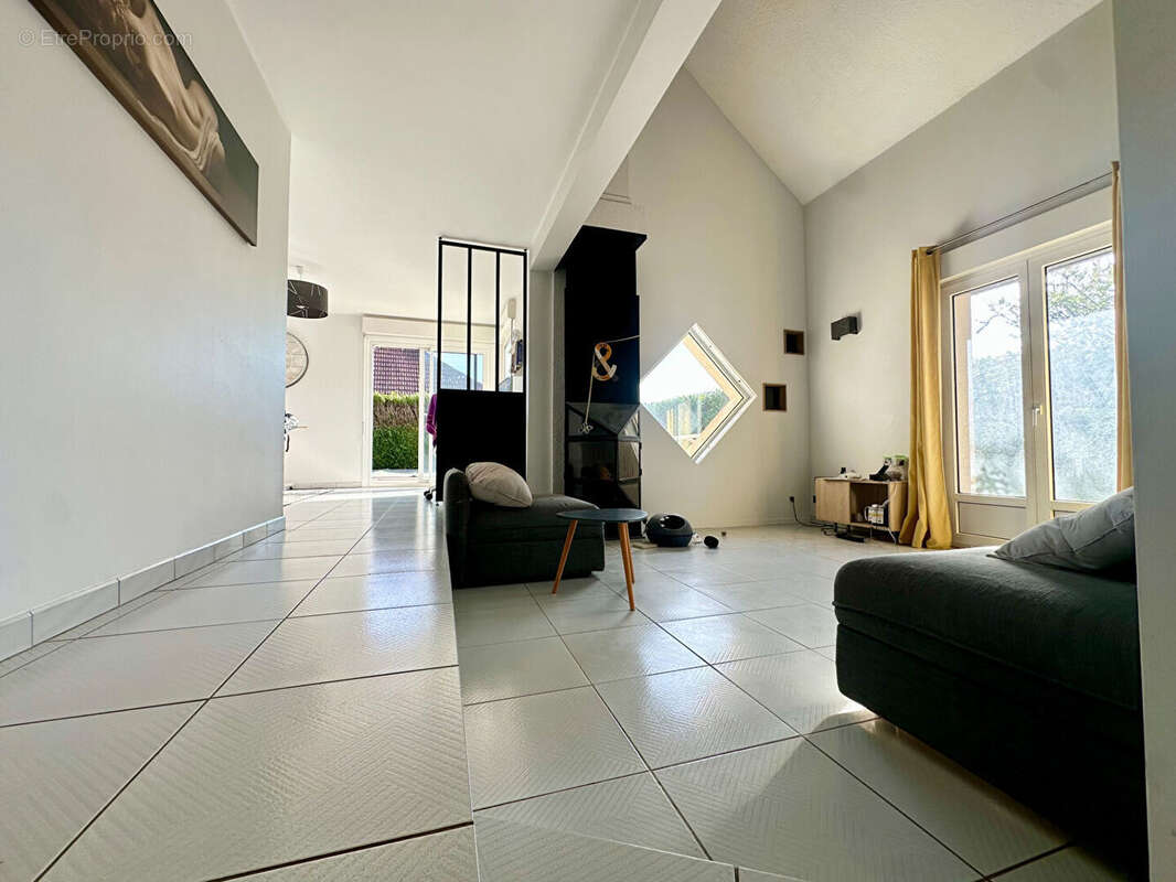 Exclusivité IMMOFLORE - Superbe maison 7 pièces avec piscine à Larnod - photo 2