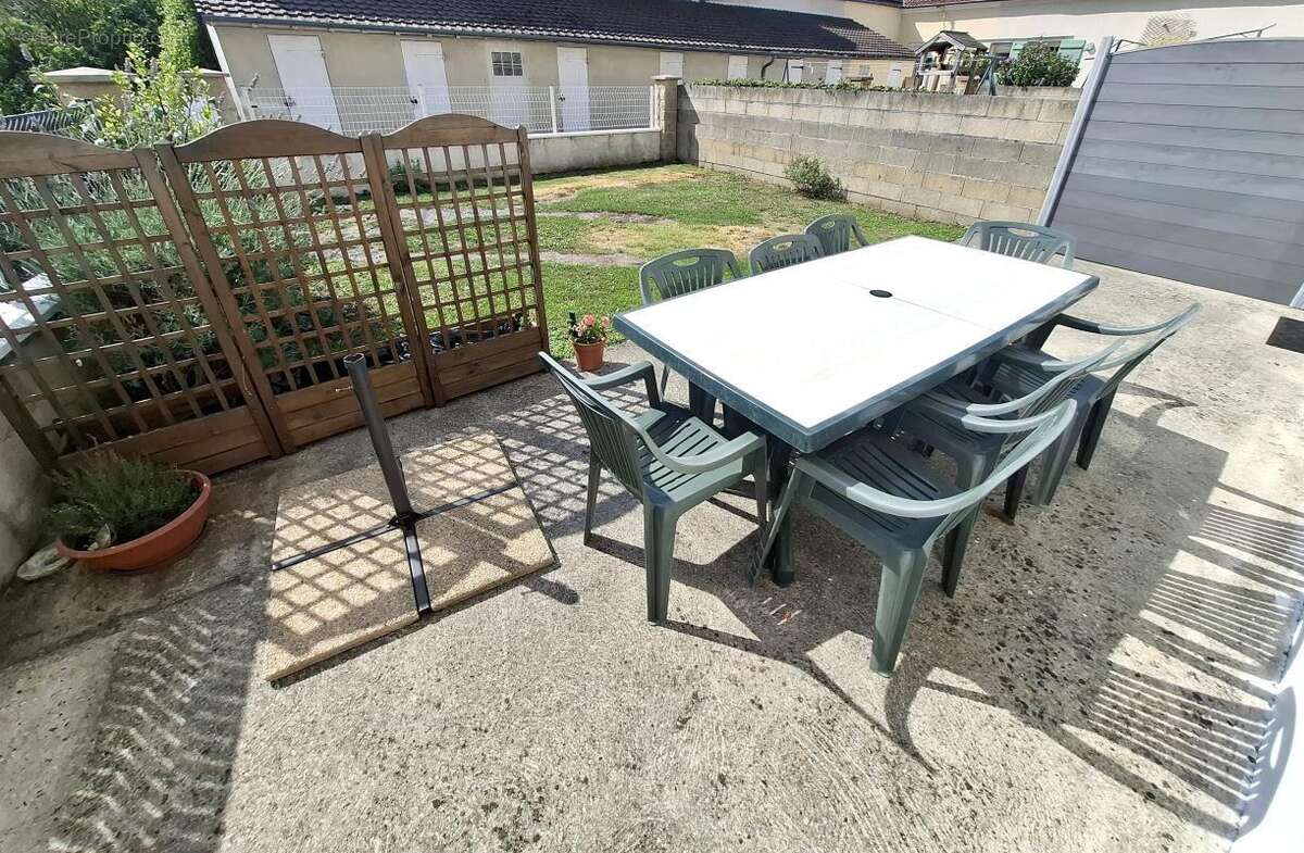 Maison à CUISE-LA-MOTTE