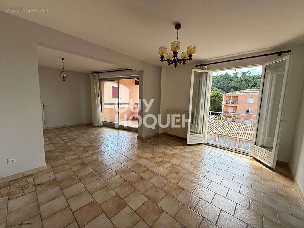 Appartement à BAGNOLS-SUR-CEZE