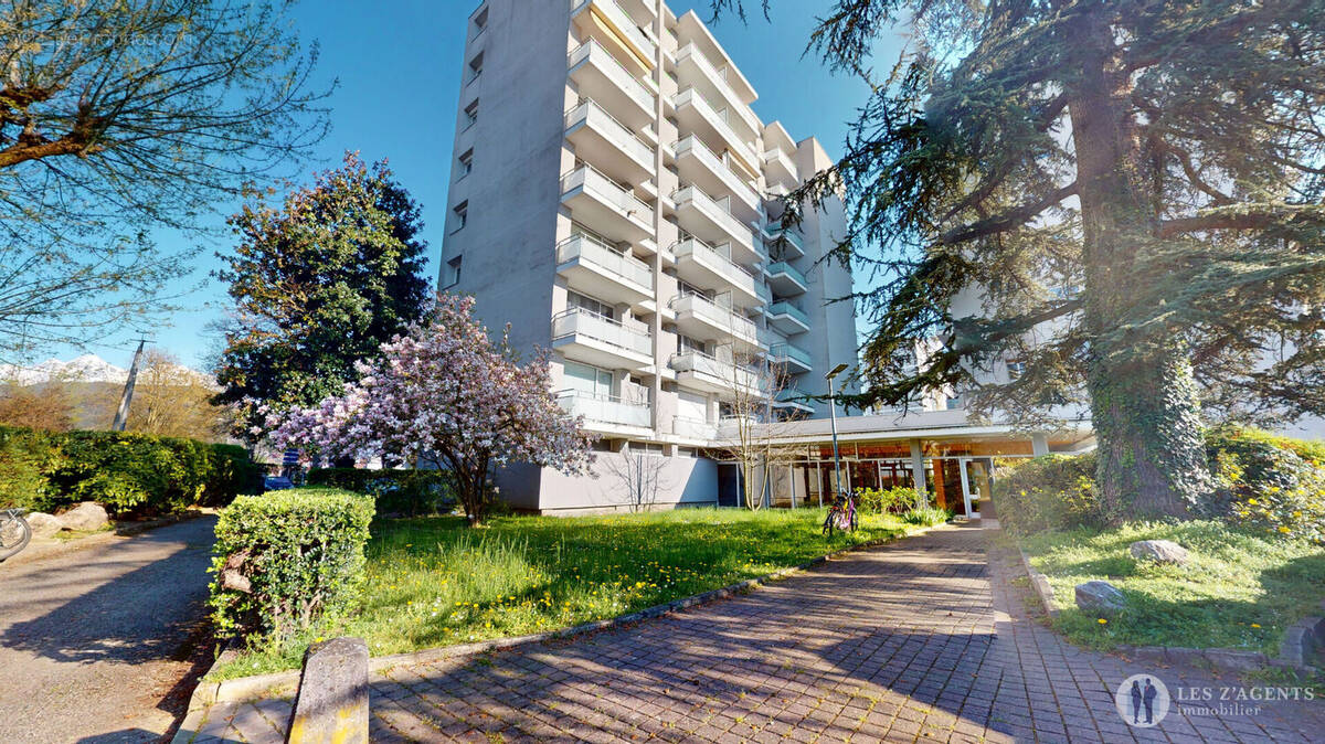 Appartement à SAINT-MARTIN-D'HERES