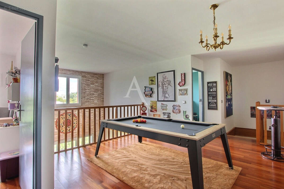 Appartement à VILLENEUVE-LA-GARENNE